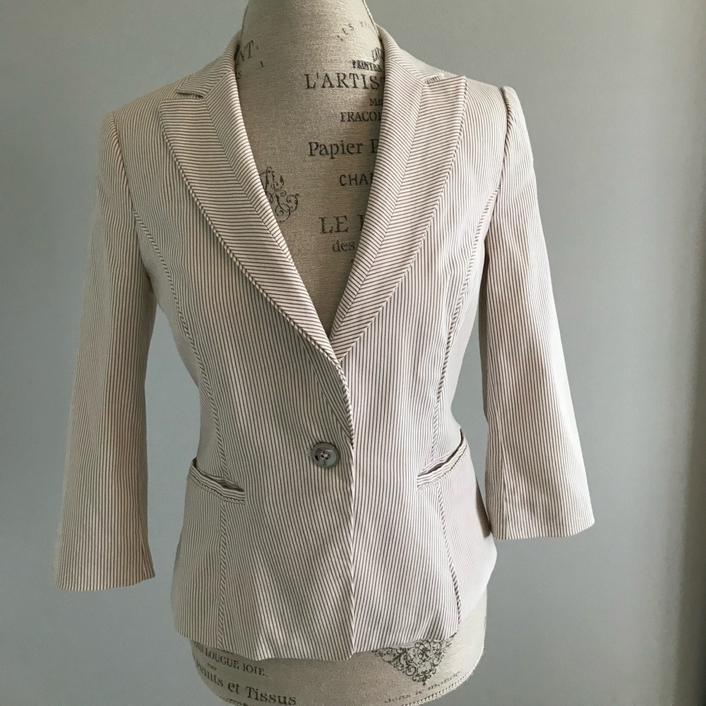 White House Black market in Blazer size 6
